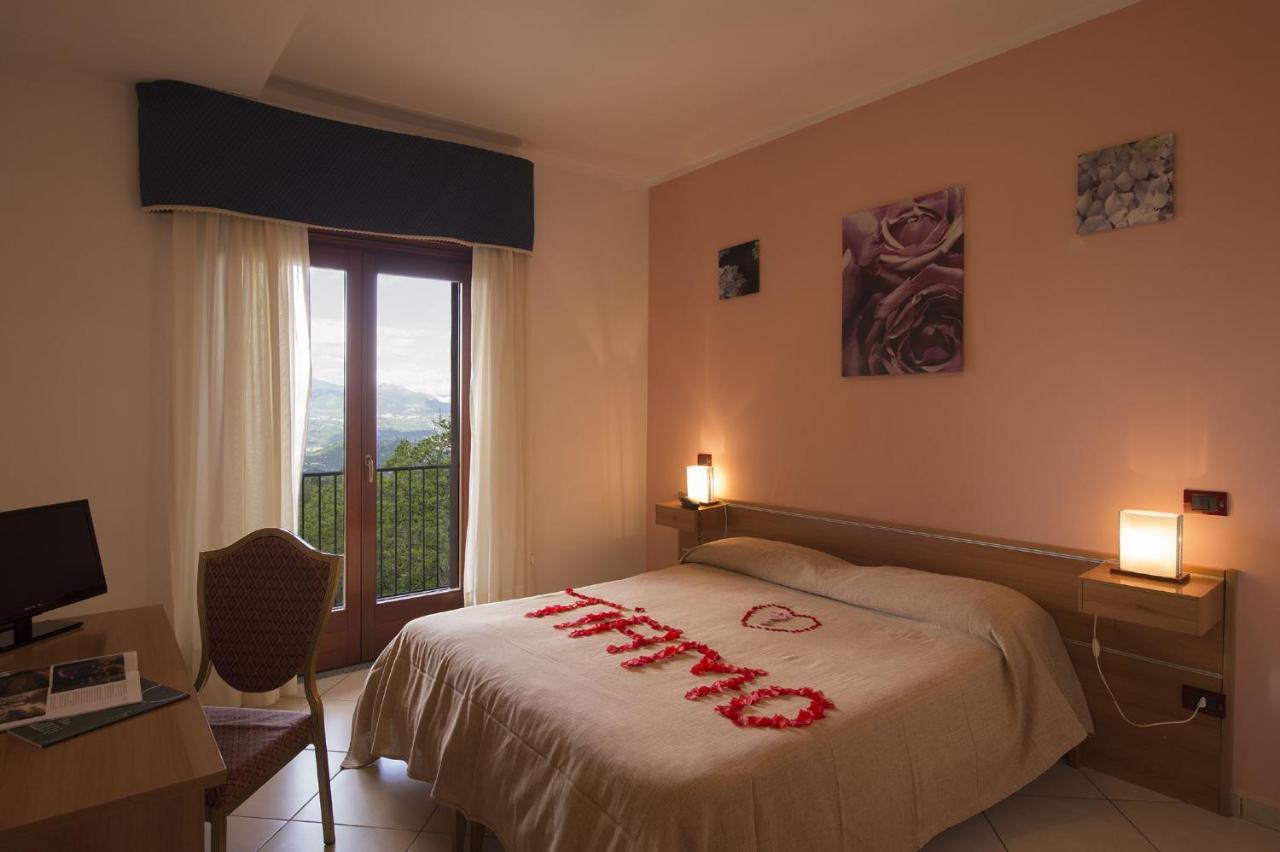 Royal Hotel Montevergine Ospedaletto D'Alpinolo Екстер'єр фото